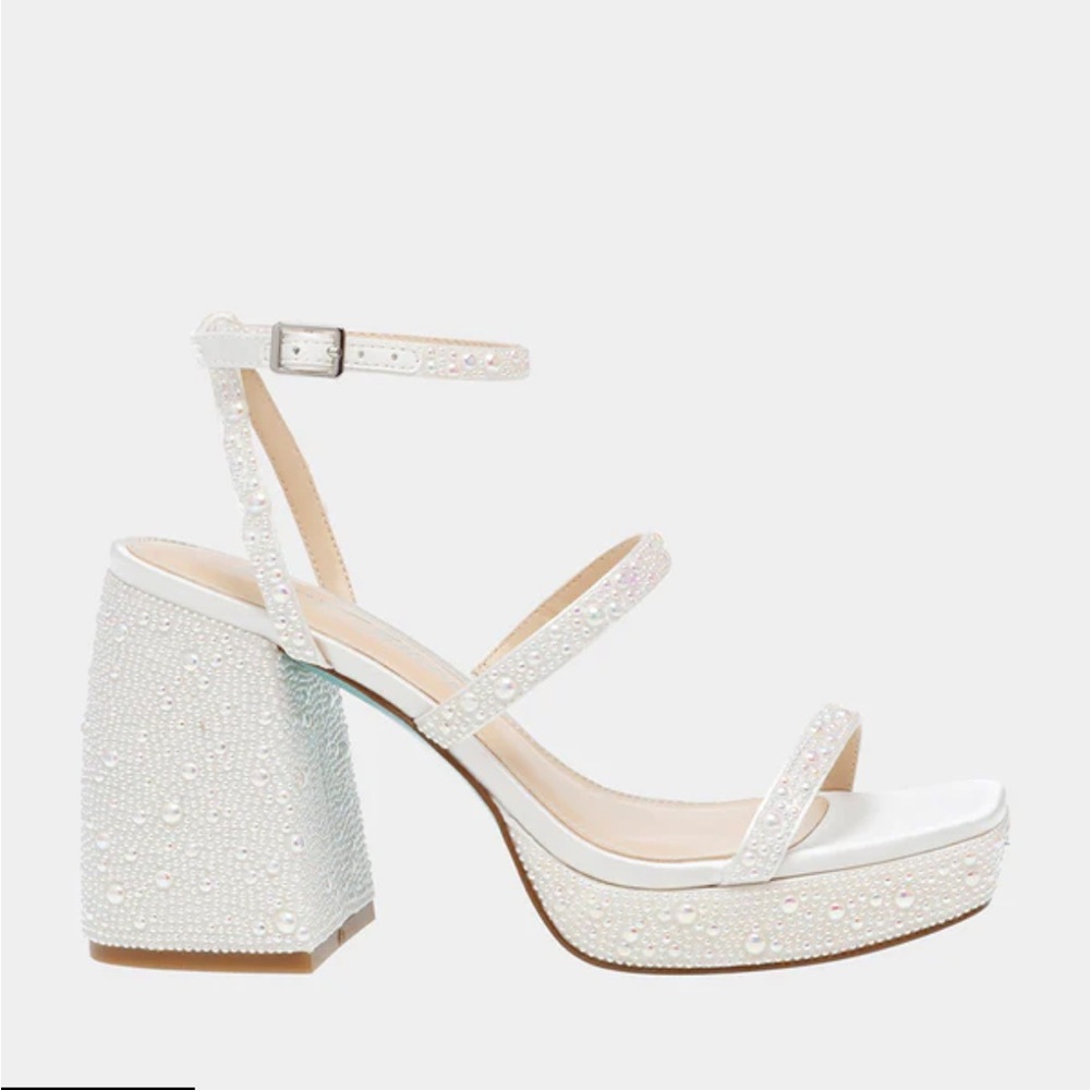 Betsey Johnson DENNI IVORY heels